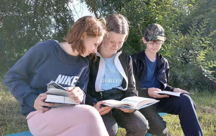 &laquo;С книгой на скамейке&raquo;.